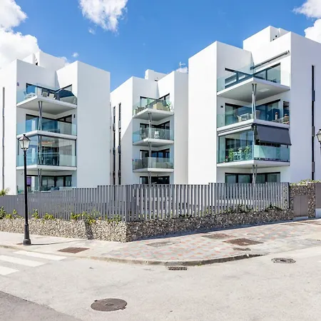 Pass The Keys Entire Luxurious 3 Bedroom Penthouse Apartment *