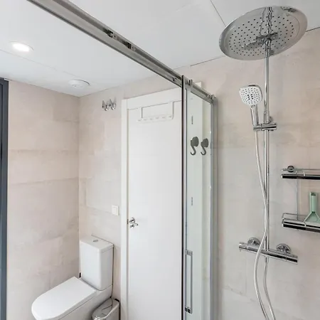 Pass The Keys Entire Luxurious 3 Bedroom Penthouse Apartment *